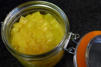 Potje zelfgemaakte mangochutney