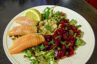 Zweedse salade met haring en bietjes