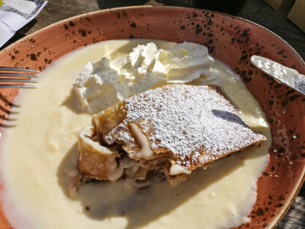 Apfelstrudel Vanillesaus Sahne