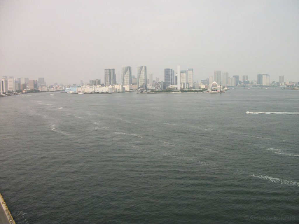 Skyline Tokio vanaf de Rainbow bridge