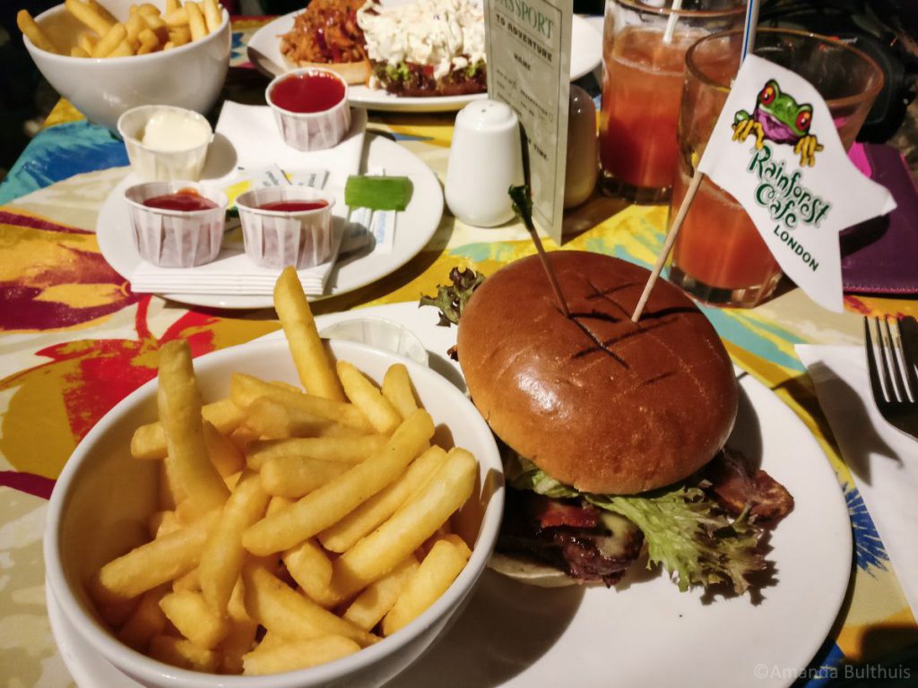 Burger Rainforest Café