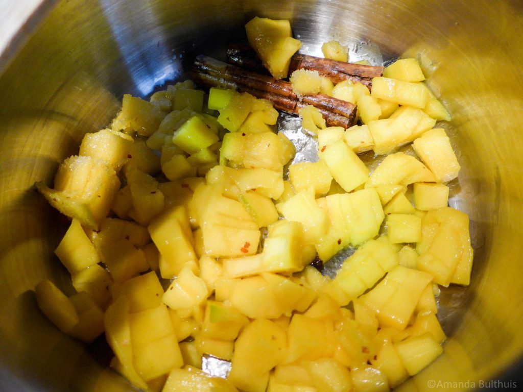 Mangochutney maken