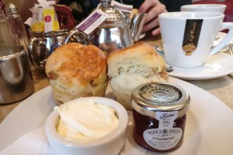 Thee en Scones
