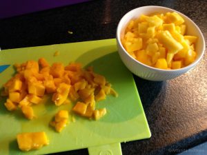 Mango blokjes snijden