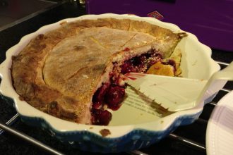 Zelfgemaakte cherry pie