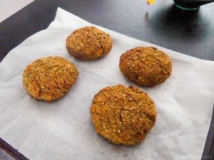 Zelfgemaakte quinoa burgers