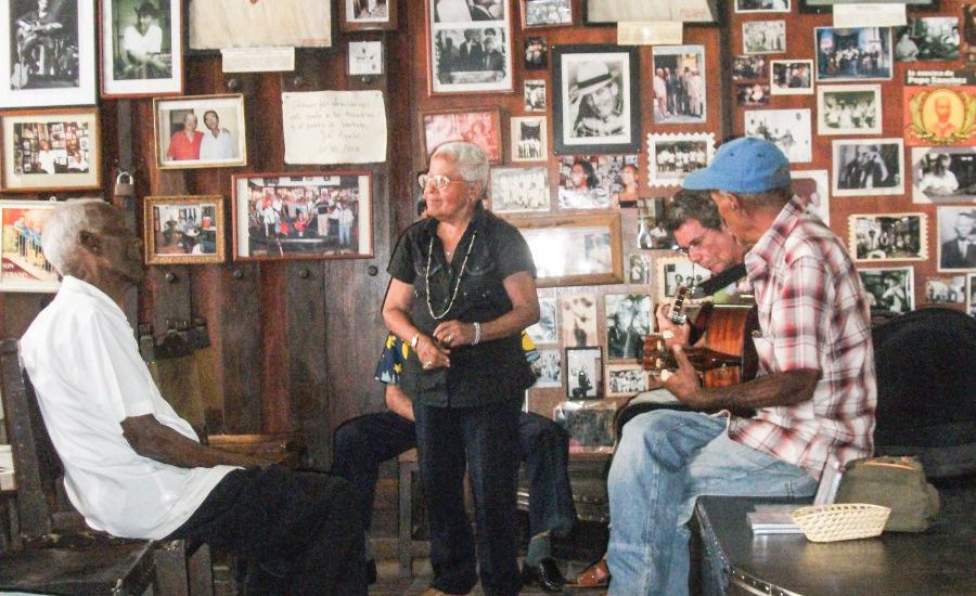 Bandje in café in Santiago de Cuba