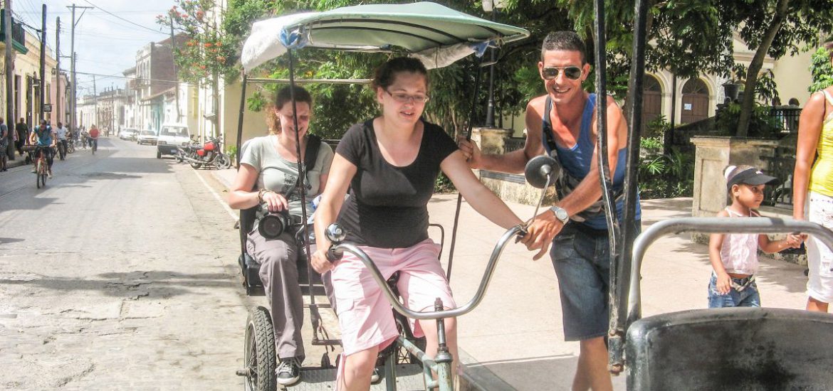 Op de fietstaxi door Camagüey