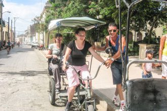 Op de fietstaxi door Camagüey