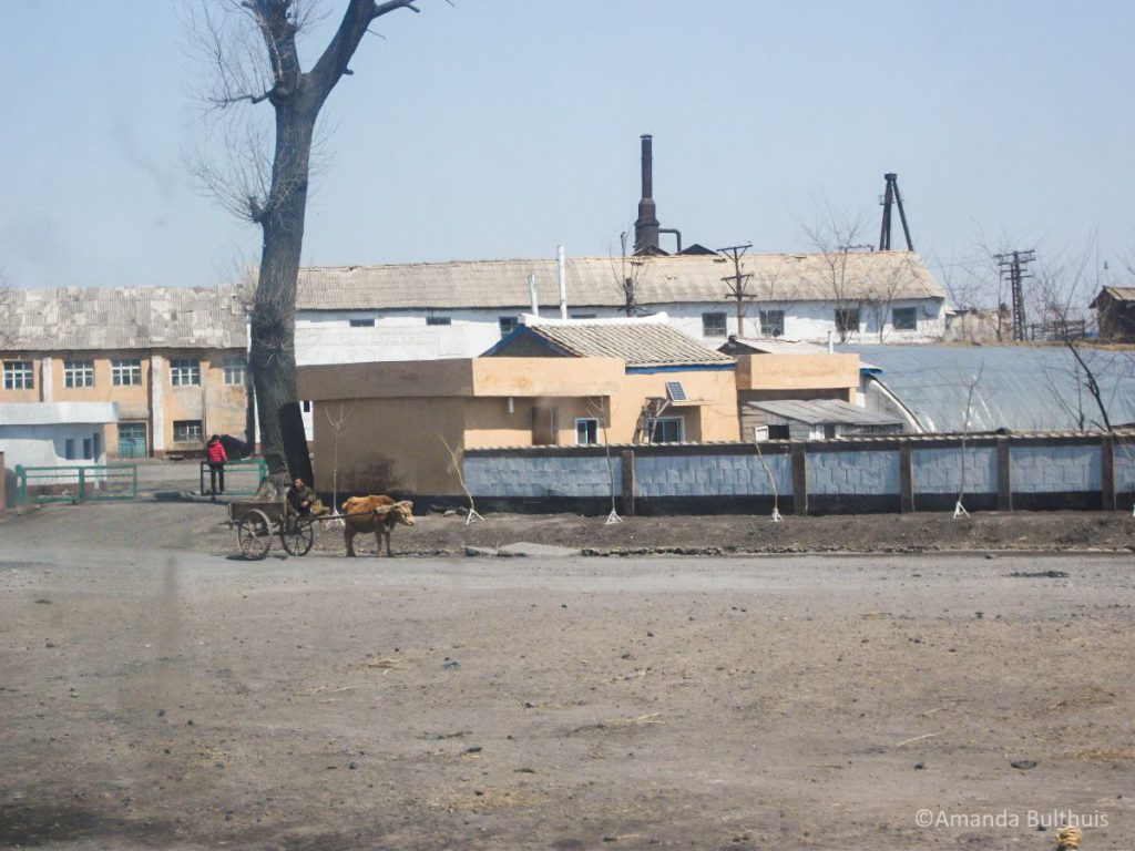 Eén van de eerste foto’s vanuit de trein naar Pyongyang