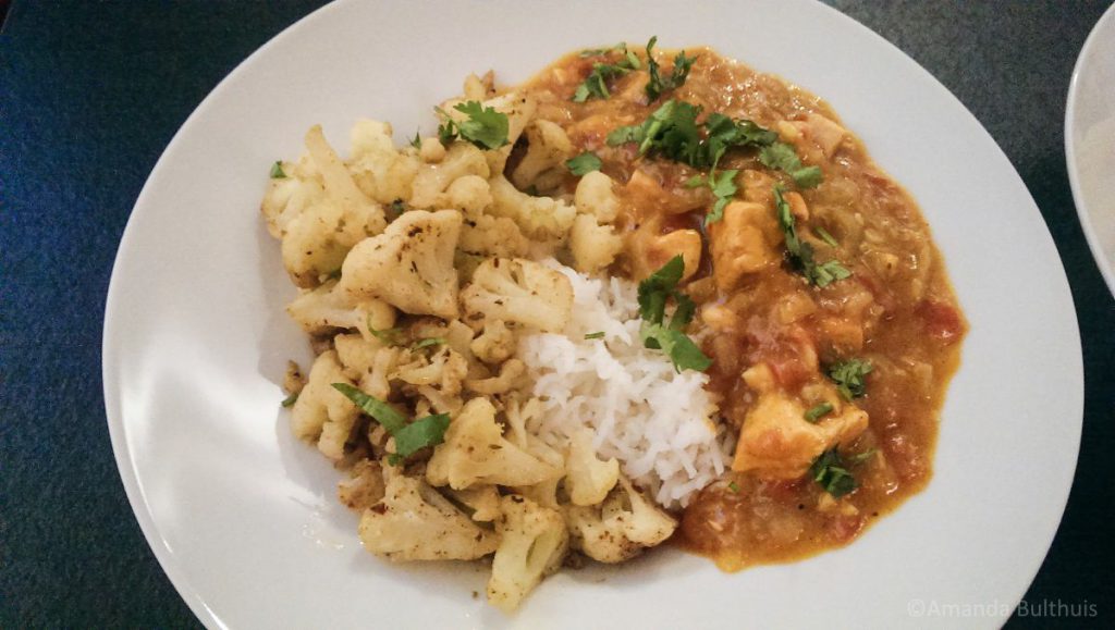 Indiase viscurry met bloemkool en rijs