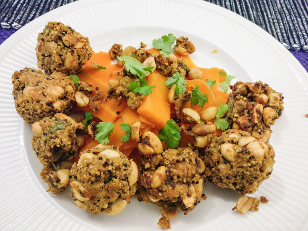 Vegetarische quinoa ballen met pinda’s - Keukenneusje