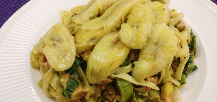 Bami met gebakken banaan