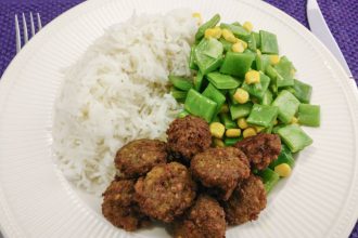 Falafel met maïs en snijbonen