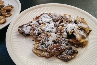 Kaiserschmarrn met poedersuiker
