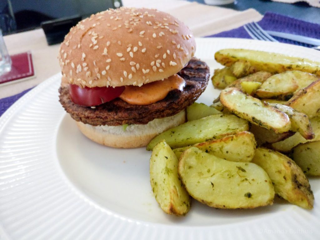 Burger met Harissasaus