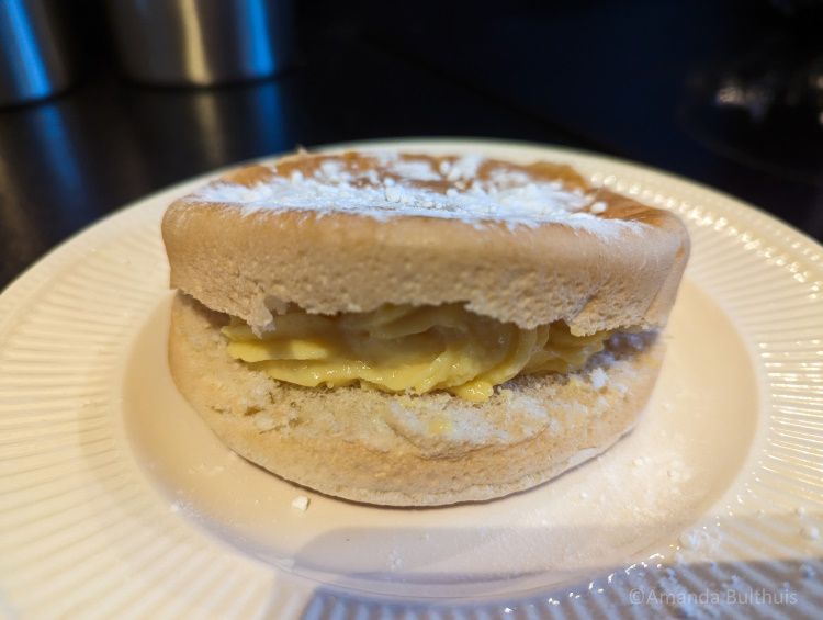 Vegan puddingbroodje op beschuitbol