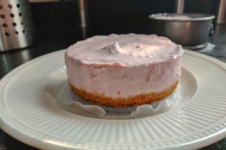 Vegan kwarktaart met aardbeien