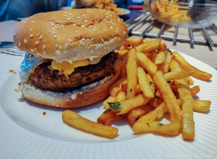 Cubaanse burger met frietjes