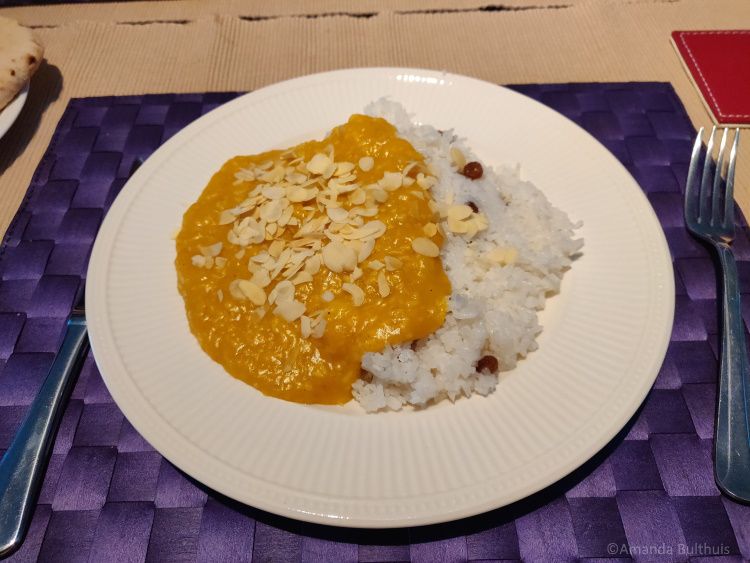 Kashmiri curry met fruit