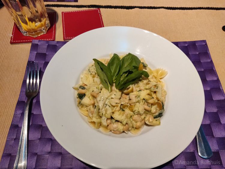 Pasta met witte bonen, courgette en venkel