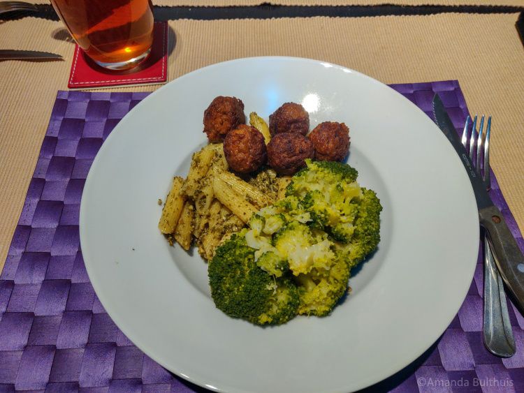 Pasta met broccoli en boerenkoolpesto