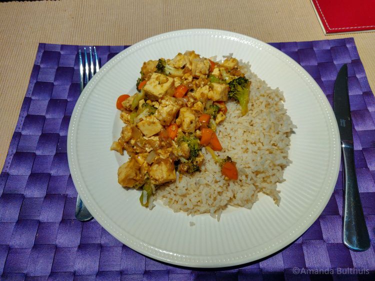 Tofu wok met zilvervliesrijst