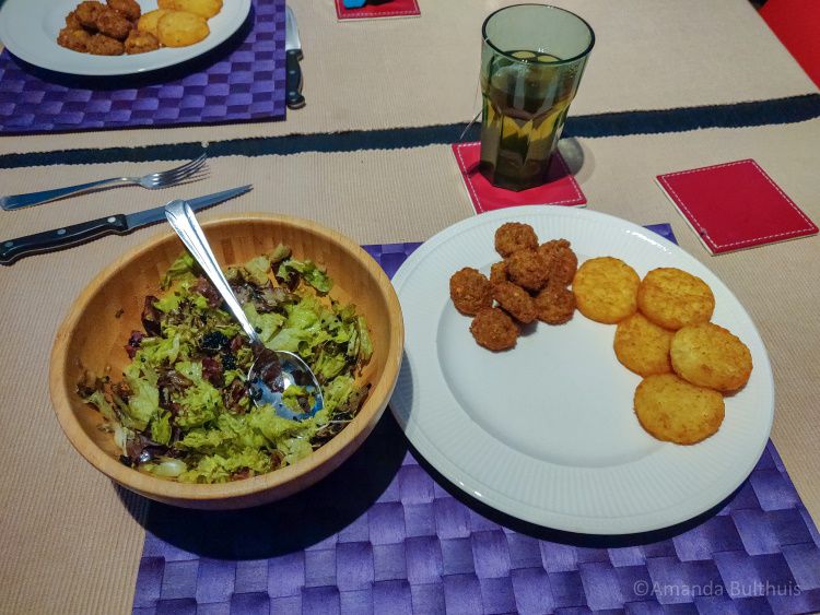 Salade met rösti en falafel