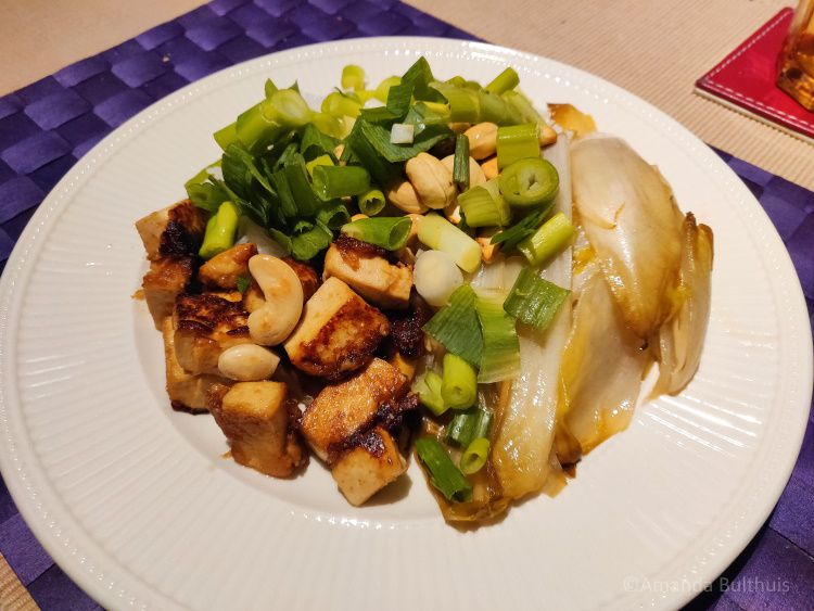 Witlof en tofu met hoisinssaus