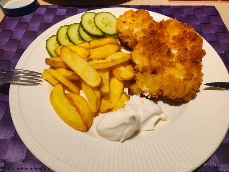 Bloemkoolschnitzel en friet