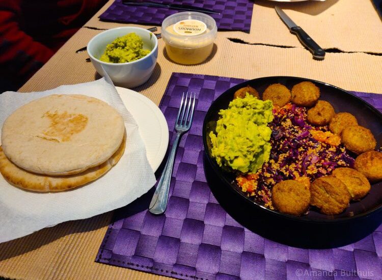Couscous met rode kool en falafel