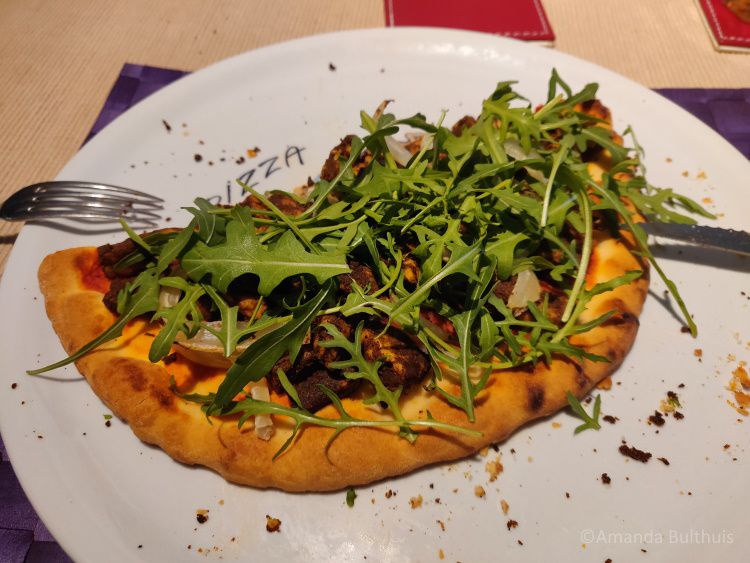 Shoarma pizza met rucola