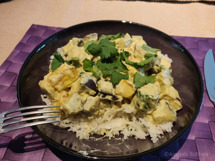 Curry met aubergine en tofu