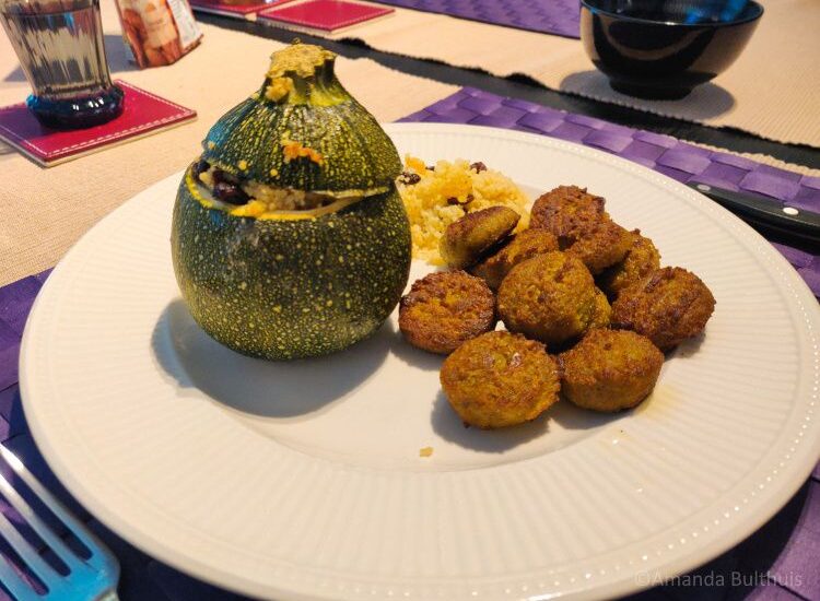 Gevulde bolcourgette met couscous