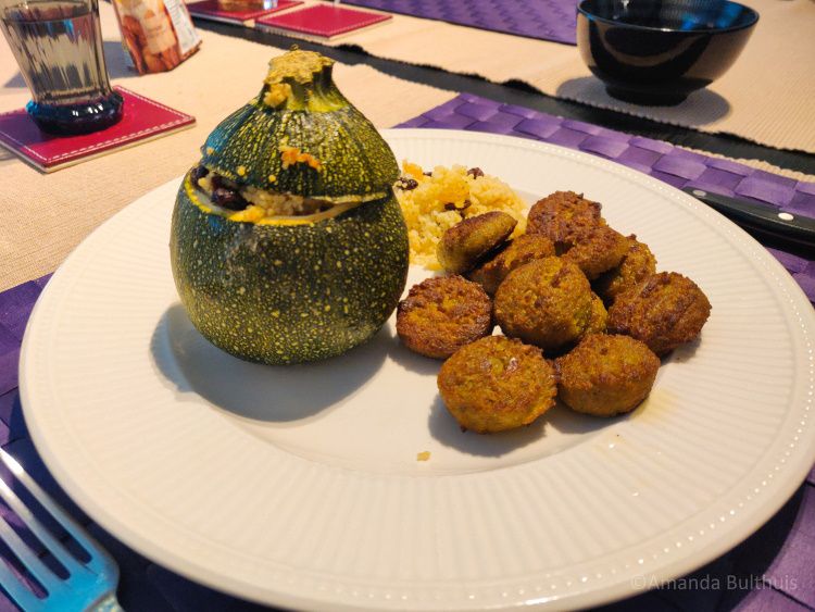 Gevulde bolcourgette met couscous