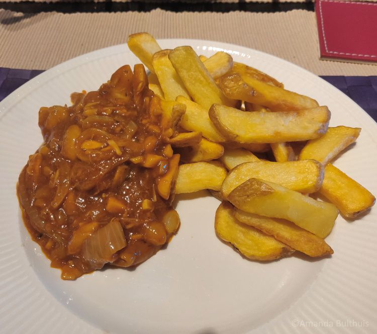 Friet stoofvlees van jackfruit