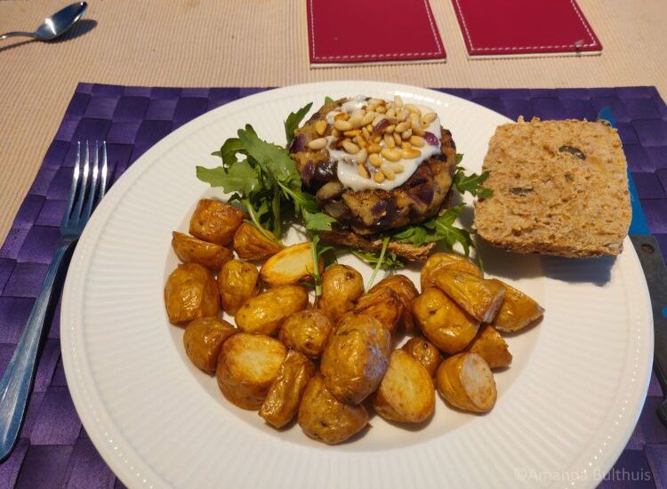 Polenta - aubergine - burger