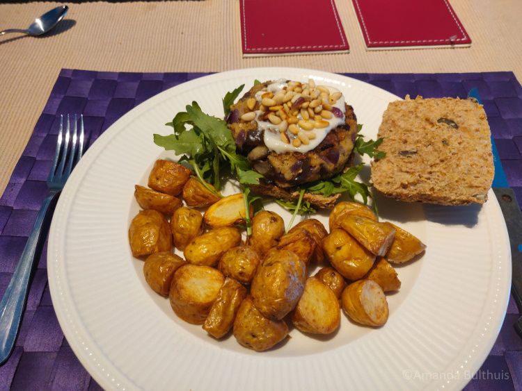 Polenta-aubergine-burger