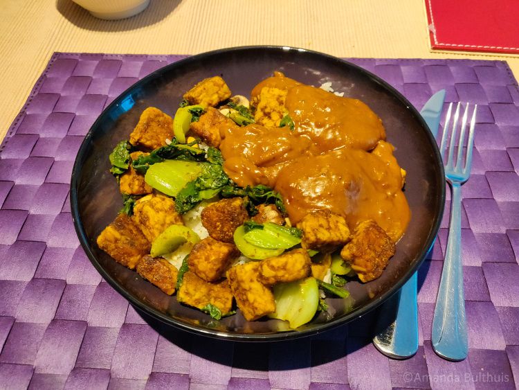 Tempeh met satésaus