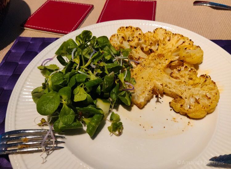 Bloemkoolsteaks met salade