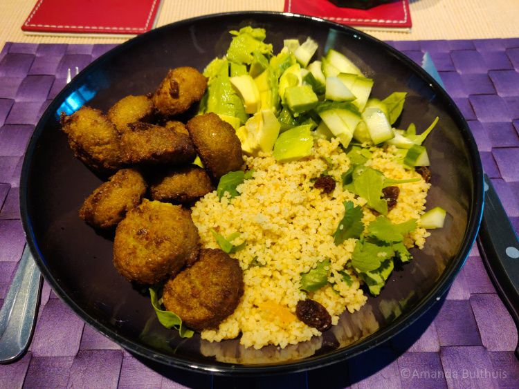 Couscous met falafel en salade