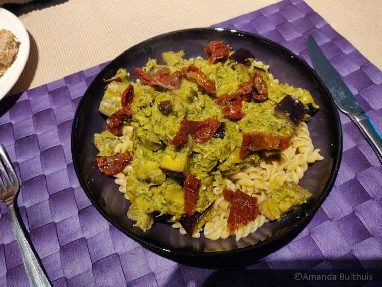 Pasta met aubergine met courgette