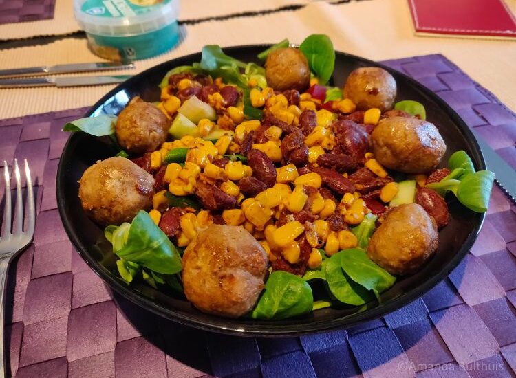 Maaltijdsalade met Zweedse ballen van Greenforce