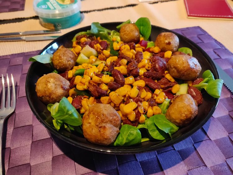 Maaltijdsalade met vegan Zweedse ballen - week 11 -2022