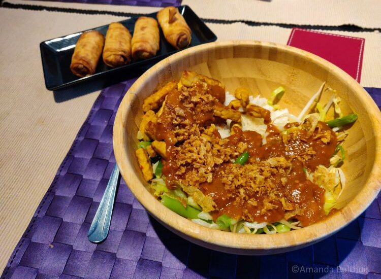 Vegan gado gaod met tempeh