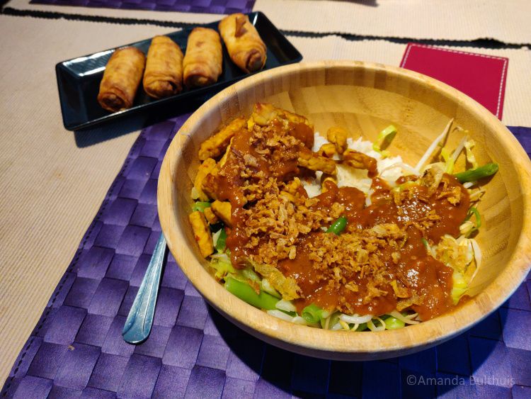 Gado gado met tempeh