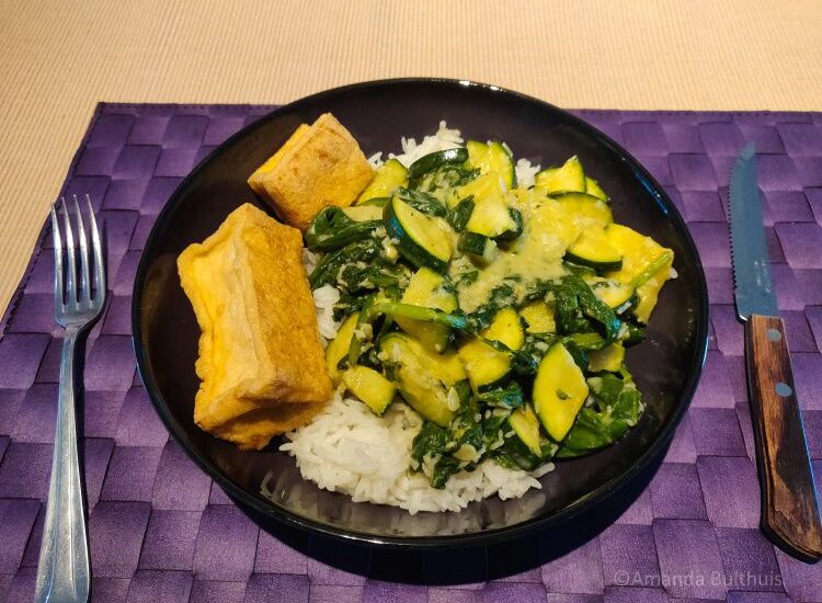 Groene curry met gefrituurde tofu