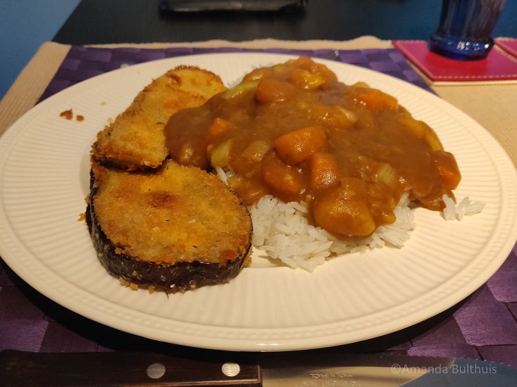 Japanse curry met aubergineschnitzels