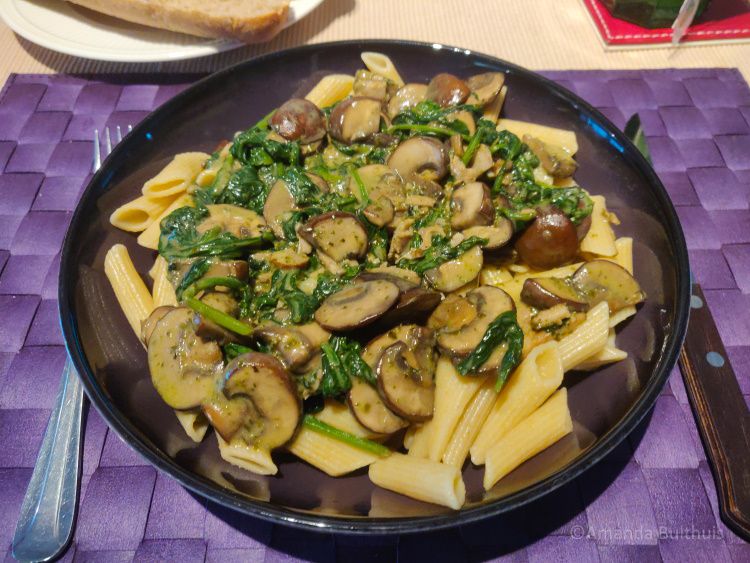 Pasta met champignons en spinazie