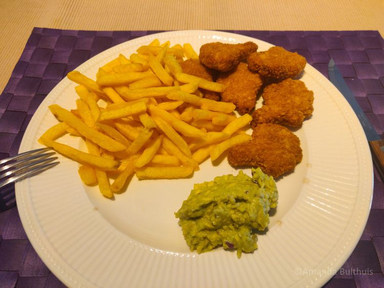 Friet met bloemkool nacho cheese nuggets